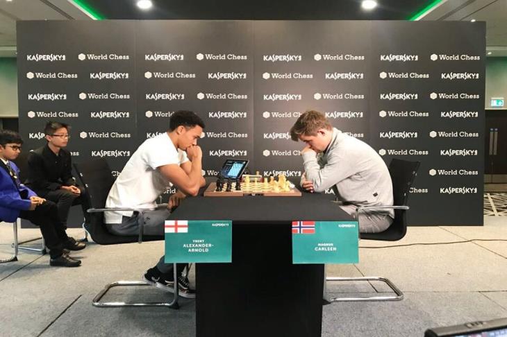 أليكساندر أرنولد يواجه بطل العالم في الشطرنج